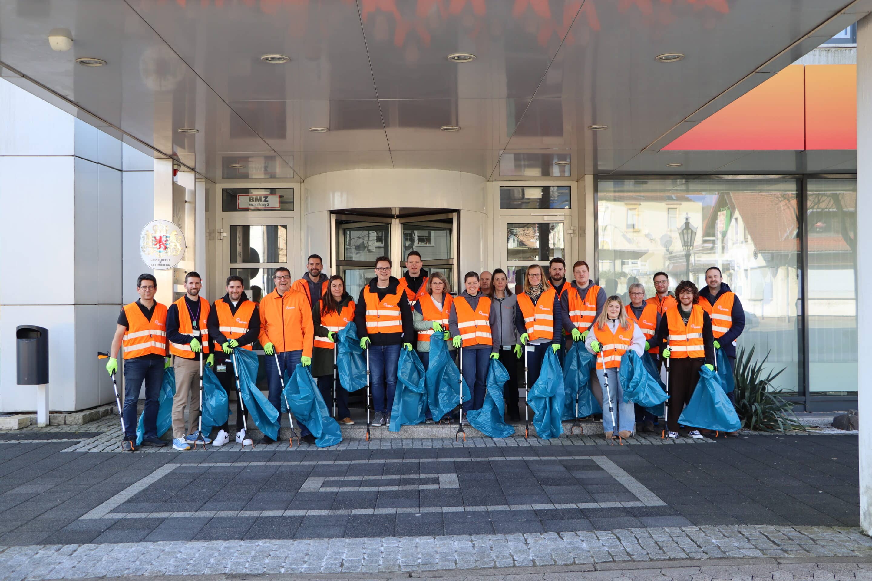 Gemeinsam für eine saubere Umwelt: Picobello-Aktion rund um unseren Standort